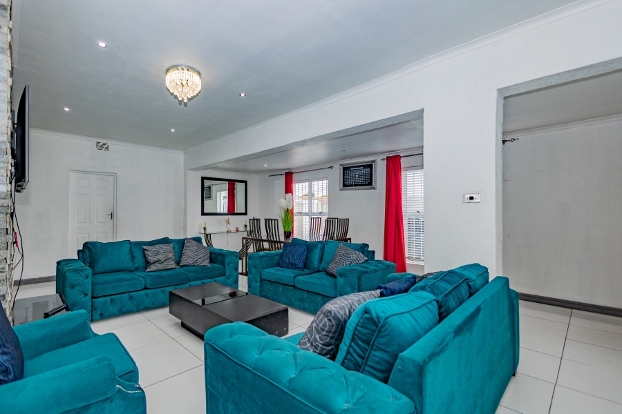 5 Bedroom Property for Sale in Vasco Estate Western Cape